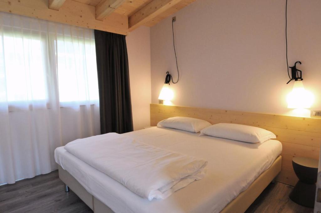 Bungalows Chalets Lago Di Molveno Ruang foto